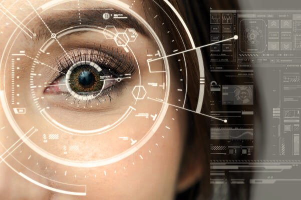 Abstrakt teknologi med nærbilde av et øye